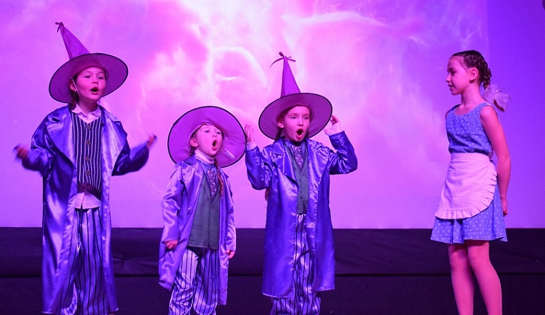 Всемирный День театра в Тарусе отметили большой детской премьерой