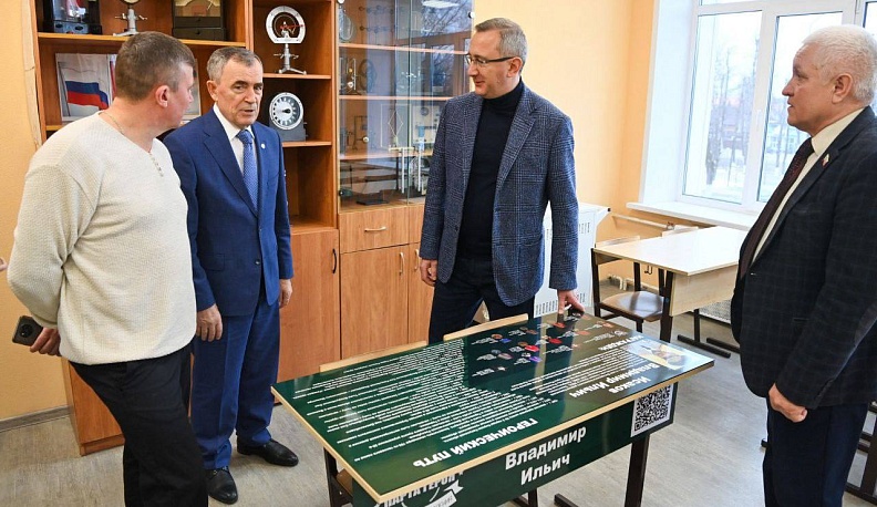  Владислав Шапша посетил кировскую школу №2