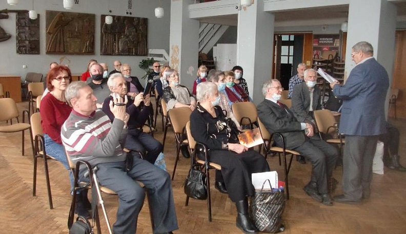 В Калуге презентовали юмористическую книгу «Пока страна поет и пляшет»
