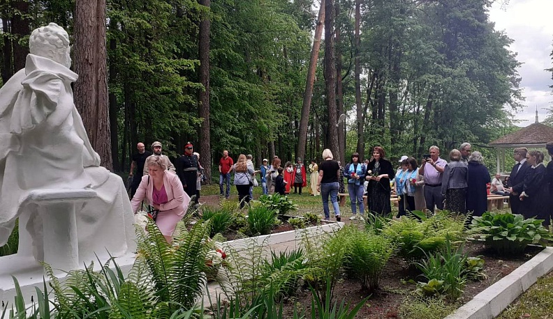 Губернатор напомнил калужанам о дне рождения поэта Александра Сергеевича Пушкина