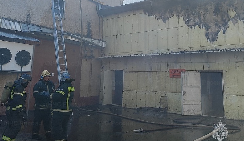 В Калужской области загорелся склад