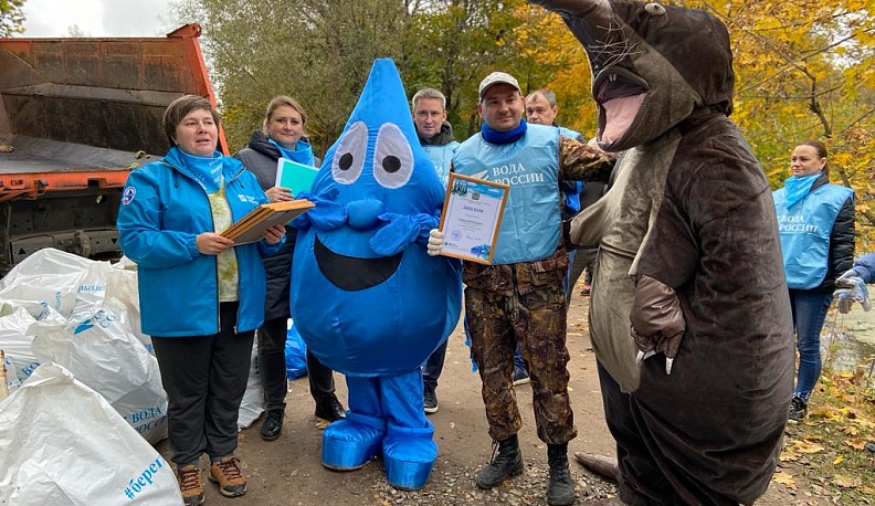 Экотуристы собрали КАМАЗ мусора на берегах прудов Бабынинского района
