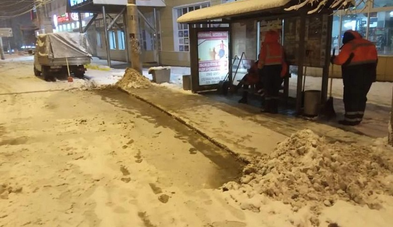 На дороги в Калуге высыпали 60 тонн реагента