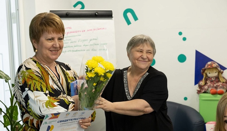 В центре «Содействие» обновилась областная Доска почёта приемных родителей