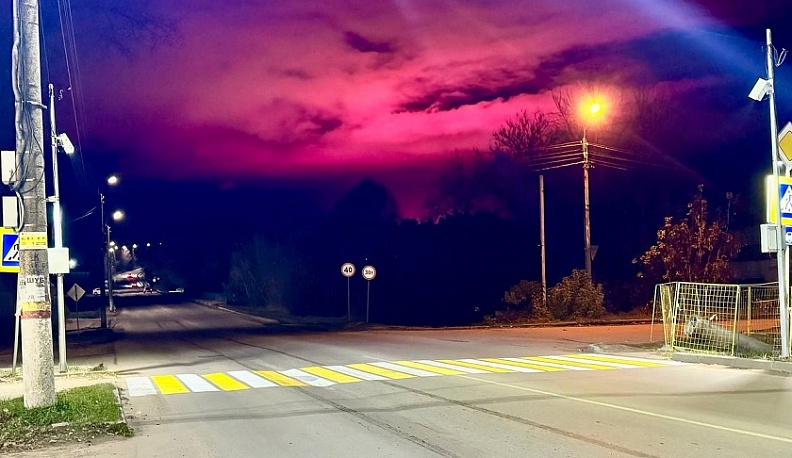 В Людиново установили три новых проекционных пешеходных перехода