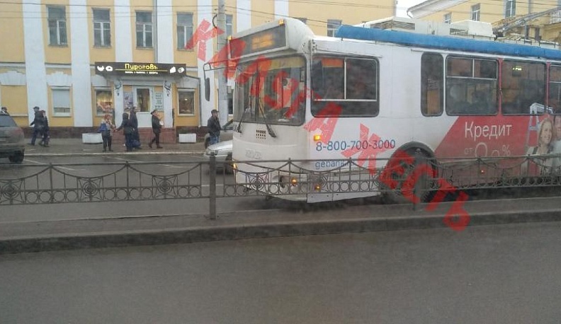 Улица Кирова в Калуге встала в пробке