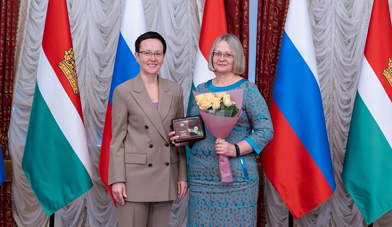 В Калуге наградили лучших муниципальных и государственных служащих