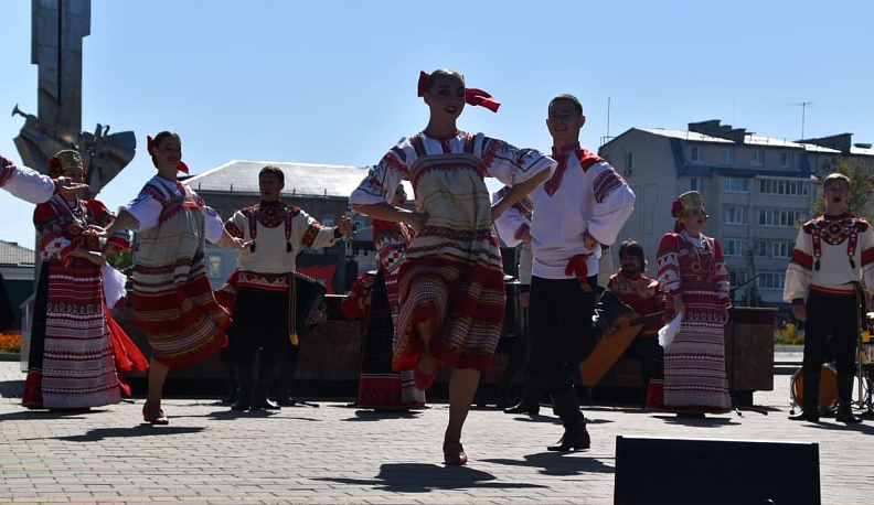 Людиновцы празднуют 95- ю годовщину образования района