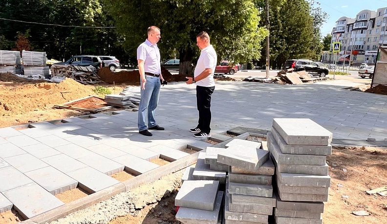 В Малоярославце благоустраивают территорию ЗАГСа