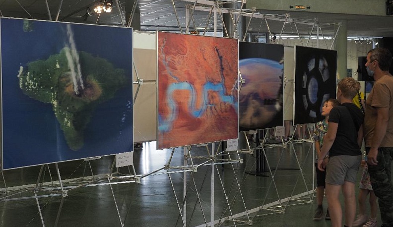 Бесконечность во все стороны