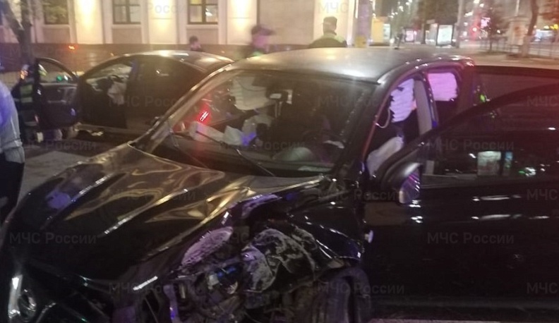 В Калуге на улице Кирова «Хендай» столкнулся с «Ниссаном»