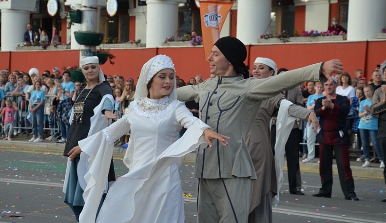 650-летний юбилей родного города калужане отметили грандиозным карнавалом