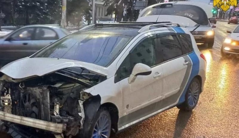 В Калуге при столкновении двух иномарок пострадал пешеход 