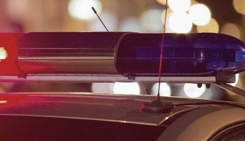 В Калуге мужчина угнал машину и врезался в столб