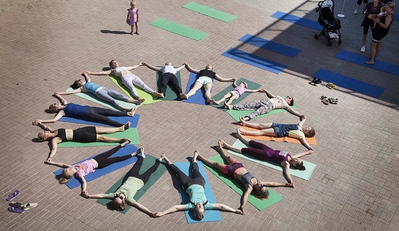 Калужане отмечают Международный день йоги