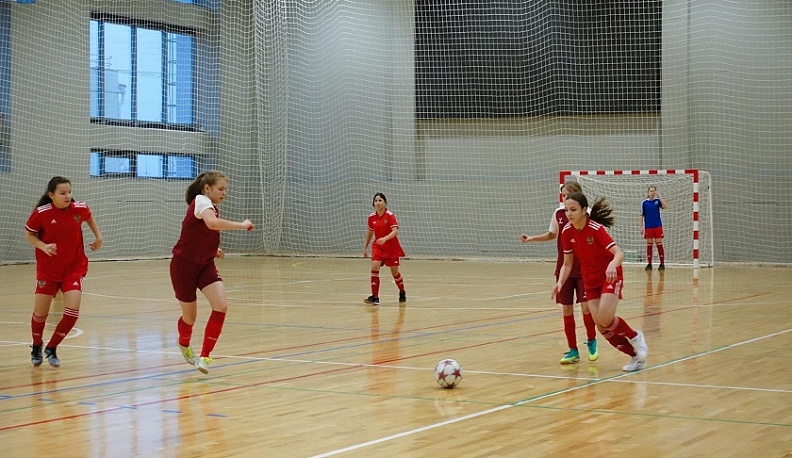 Межрегиональный этап соревнований по футзалу Школьной лиги стартовал в Калуге