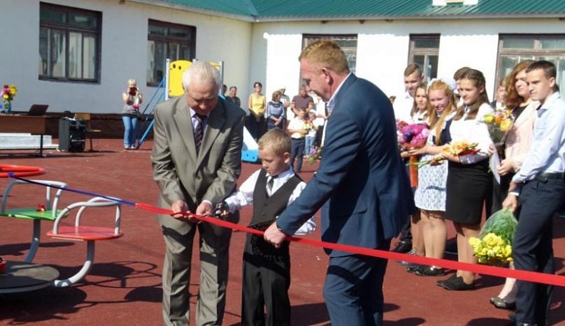 В Шанском заводе открыли новую спортплощадку