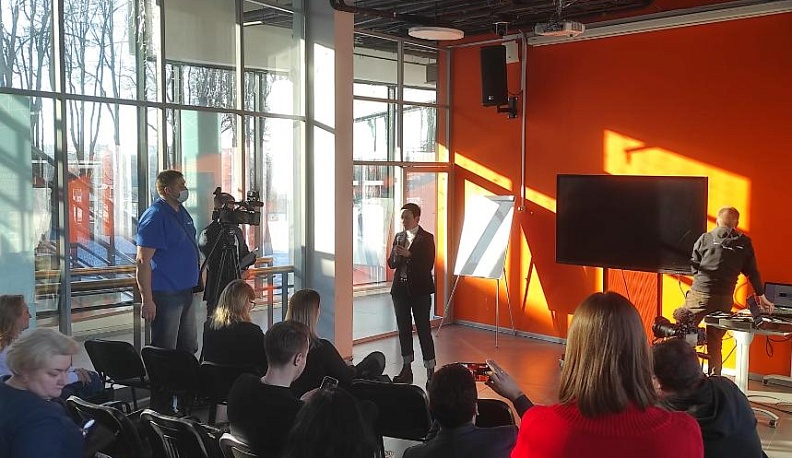 Журналистам в Калуге рассказывают о цифровой трансформации СМИ