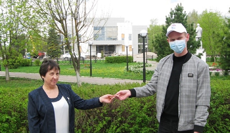 В Ферзикове местное отделение «Единой России» раздало георгиевские ленточки