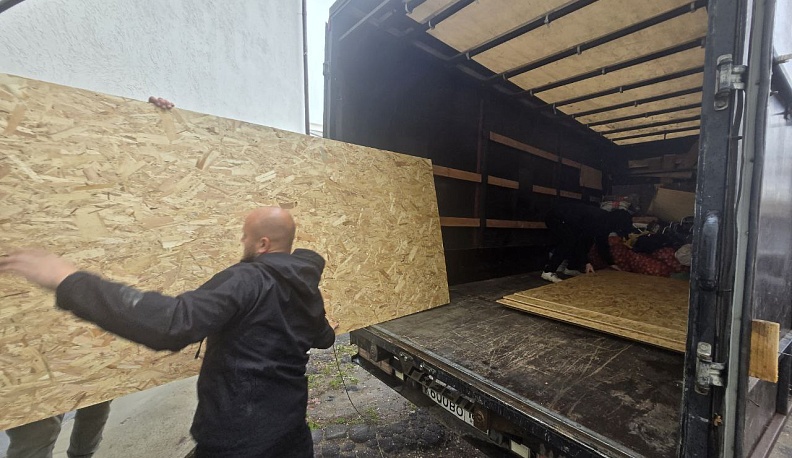 Волонтеры и предприниматели Малоярославца отправили строительные материалы для бойцов СВО