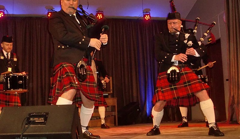 В Калуге играли на волынках и учили шотландским танцам