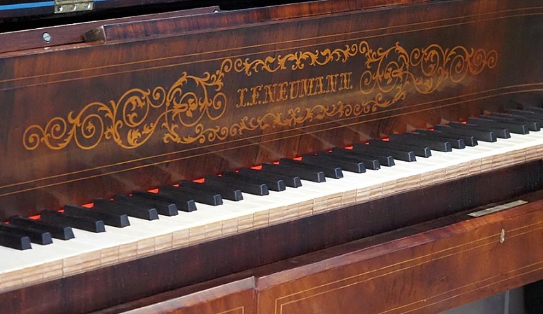 Дедушка рояля