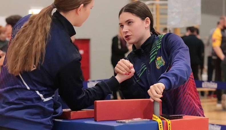 Калужская область приняла соревнования на Кубок по армрестлингу ко Дню Героев Отечества