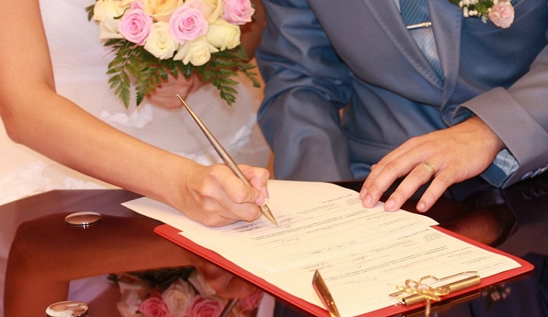 Трех жителей Калужской области осудят за заключение фиктивных браков для мигрантов