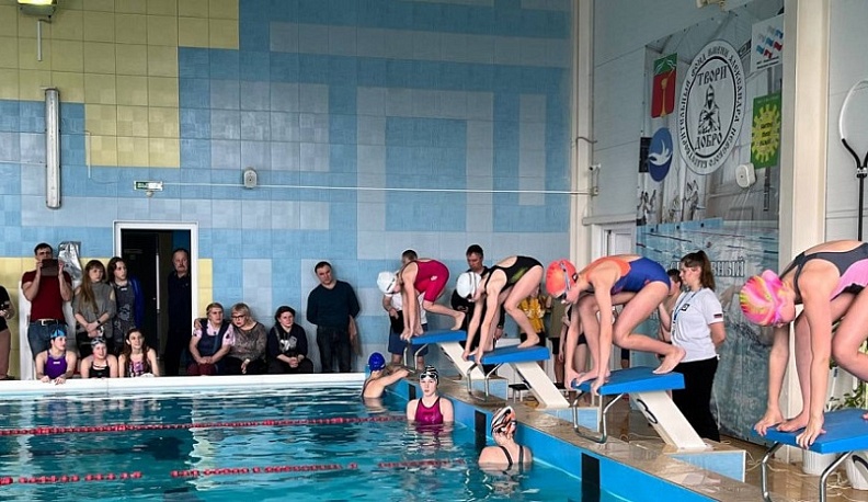 В Людинове прошли соревнования по плаванию