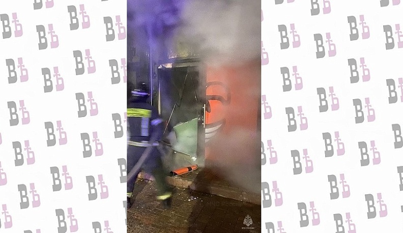 В Боровском районе загорелась входная дверь