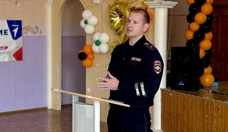 Первоклассникам калужской школы №4 рассказали о важности соблюдения ПДД