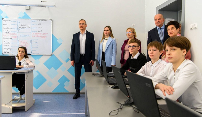 Владислав Шапша подчеркнул значимость внедрения федеральной государственной информационной системы «Моя школа»