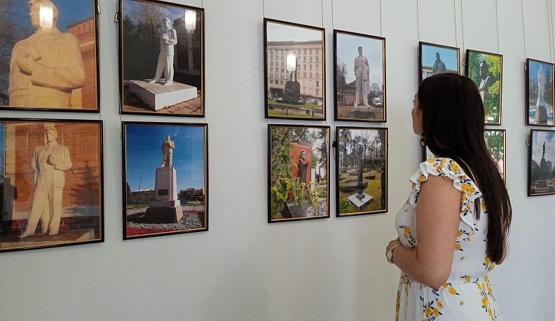 В Калуге представили выставку «По России к Маяковскому»