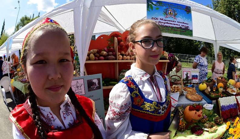 На земле трудиться – урожаем гордиться