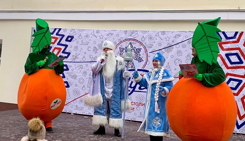 В Калуге на празднике танцевали ёлки и мандарины 