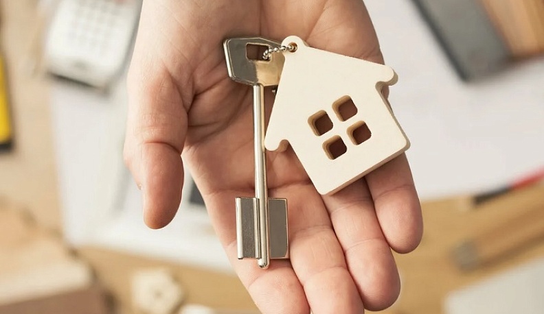 Девушке-сироте из Людинова предоставят долгожданное жилье