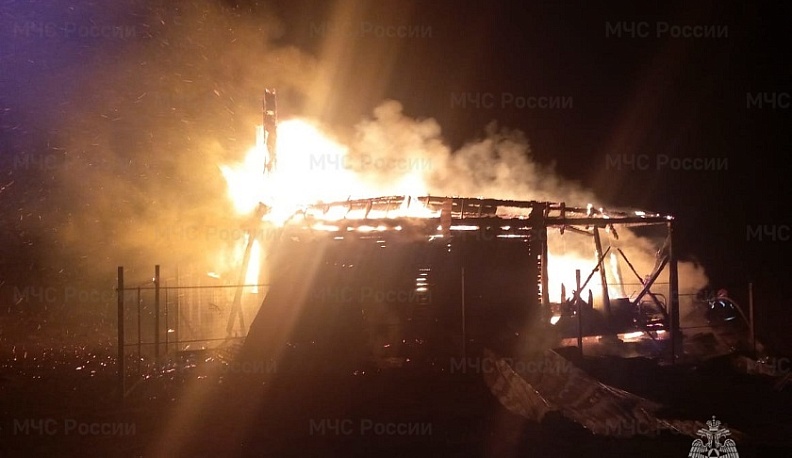 В Калужской области загорелся дачный дом