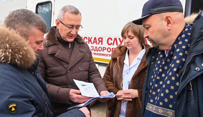 Владислав Шапша заявил о необходимости ремонта дорог на территории больницы в Кирове