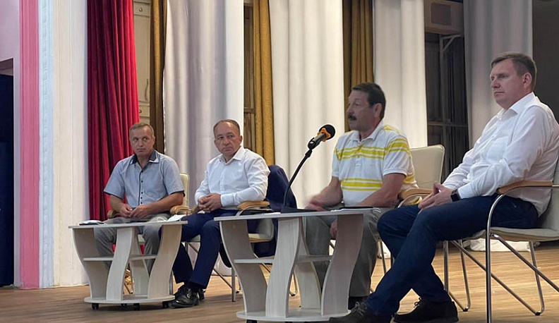 Геннадий Скляр и Геннадий Новосельцев встретились с людиновской молодежью