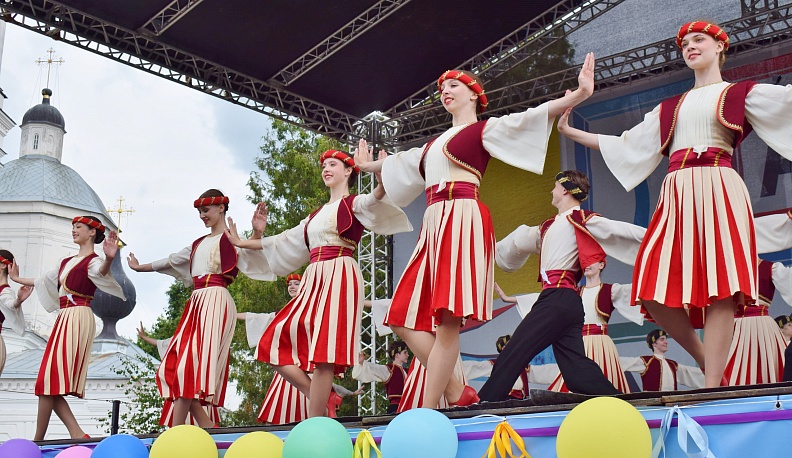 В Тарусе прошёл XV юбилейный фестиваль «Петухи и гуси в городе Тарусе»