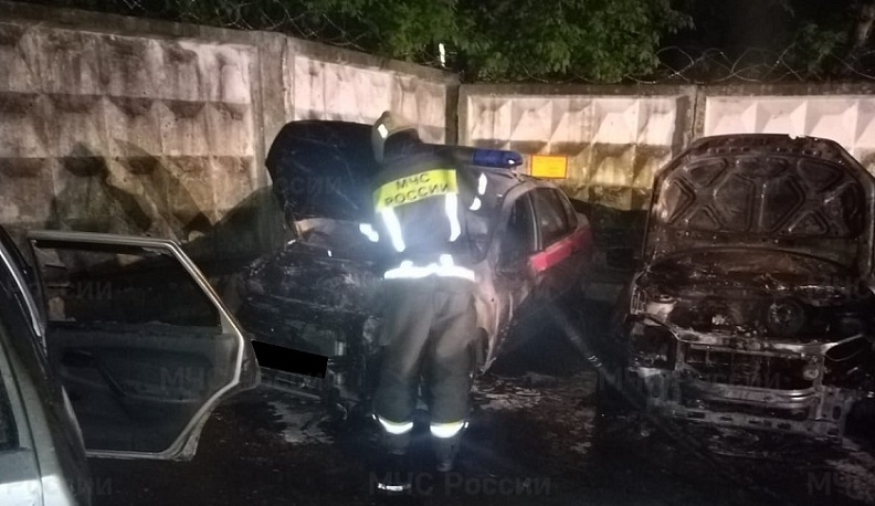  В Калуге сгорели пять автомобилей Росгвардии