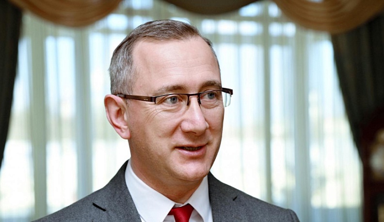 Владислав Шапша поздравил калужанок с Днем матери 