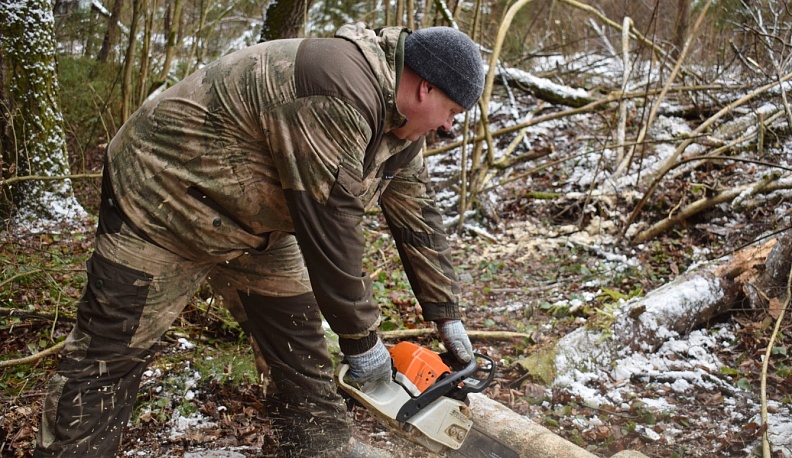 В Тарусе заготавливают лес для СВО