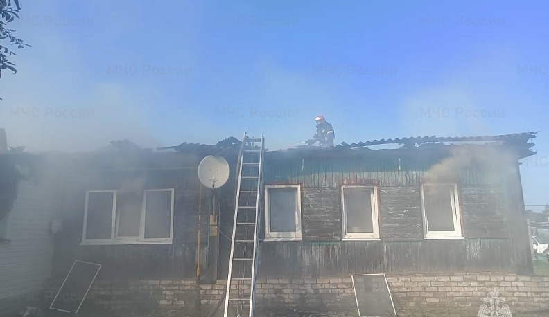 В Калуге сгорел деревянный дом