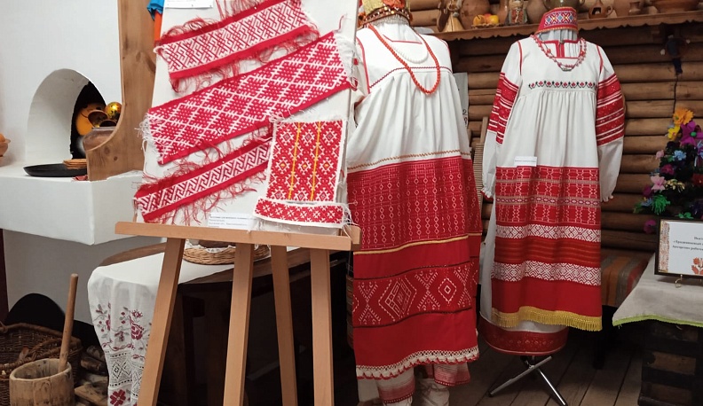 В Калуге открылась выставка «Традиционный женский костюм»