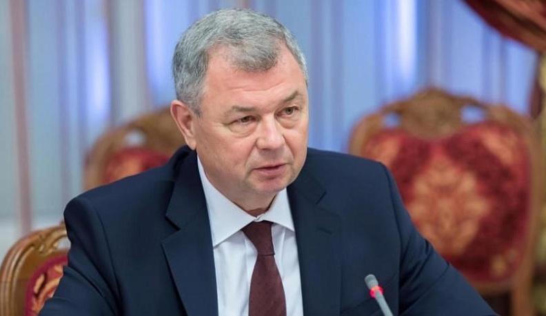 Анатолий Артамонов поздравил работников банковской сферы с профессиональным праздником