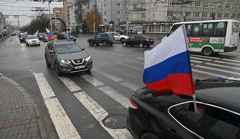 В Калуге в честь Дня народного единства провели автопробег