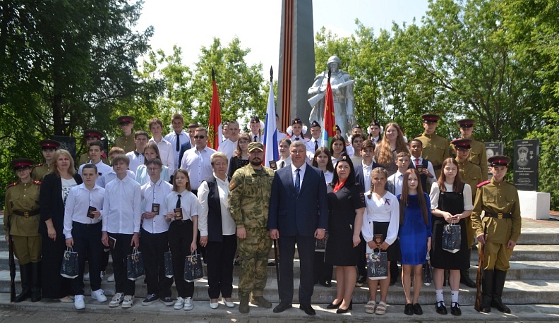 Накануне Дня России юным жителям Дзержинского района вручали паспорта