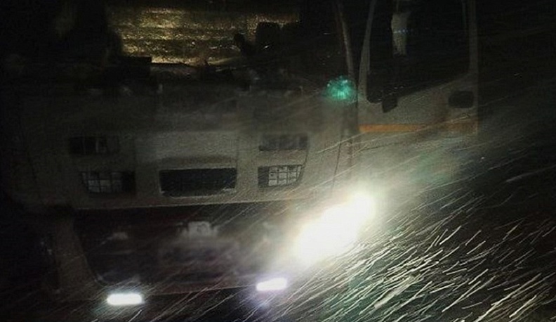 В Калужской области во время аварии перевернулась цистерна с аммиаком 