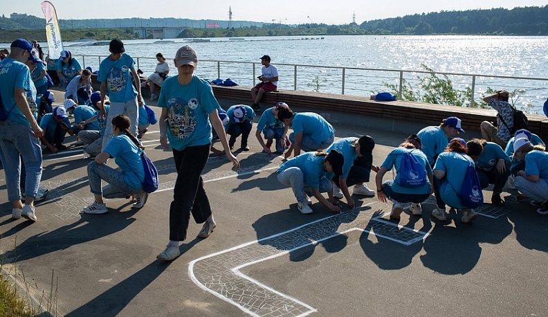 В Калуге День молодёжи отметили флешмобом и поеданием пиццы на скорость
